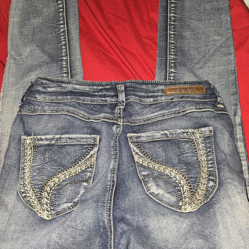 Ariya Jeans - Picture 7 of 7